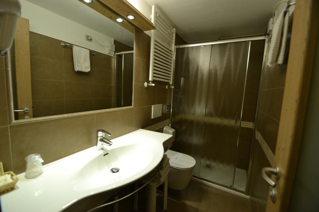 Hotel Piccolo Tibet Livigno Cameră foto